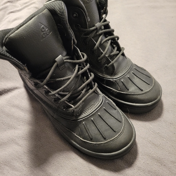 Nike 5Y Black Snow Boots - Picture 1 of 5